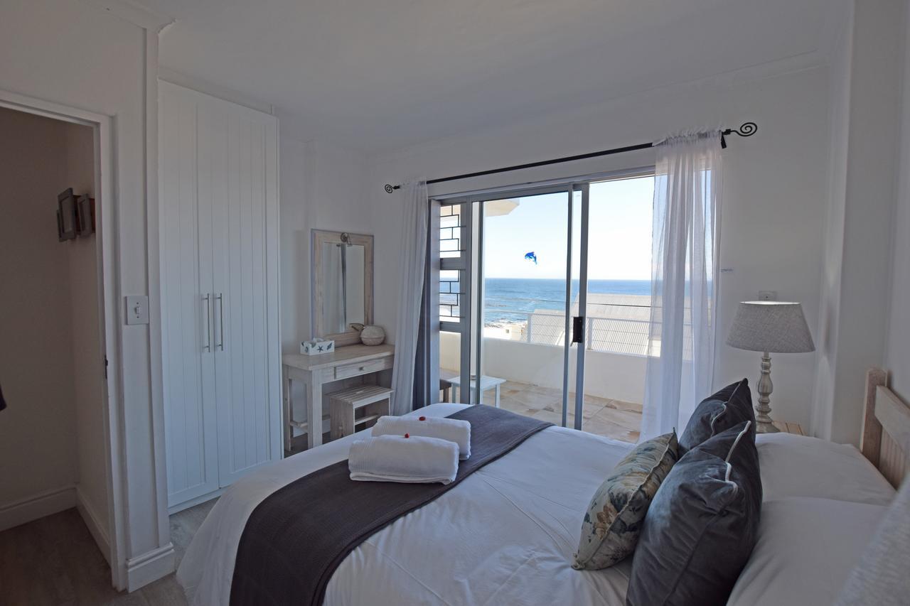 Apartment Dolphin House Херманус Екстериор снимка