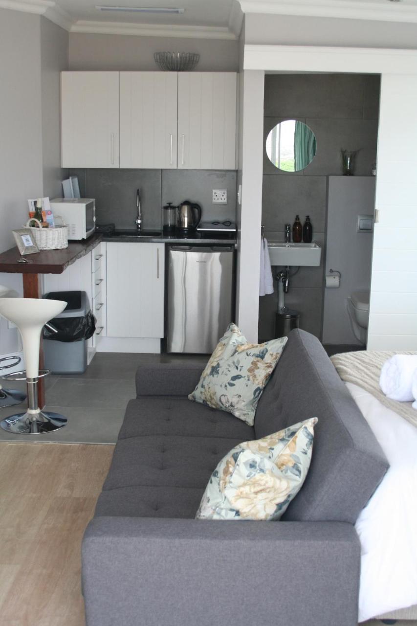 Apartment Dolphin House Херманус Екстериор снимка