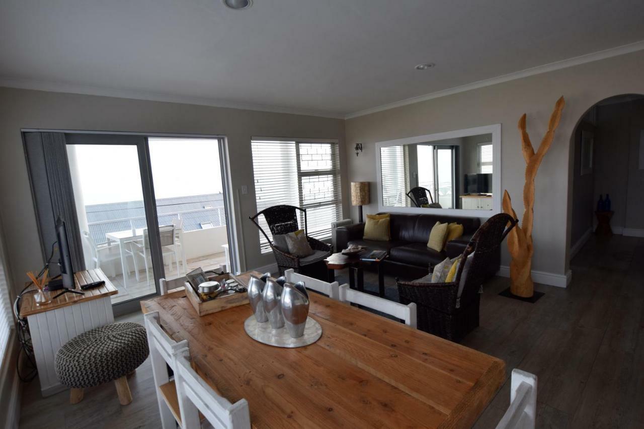 Apartment Dolphin House Херманус Екстериор снимка