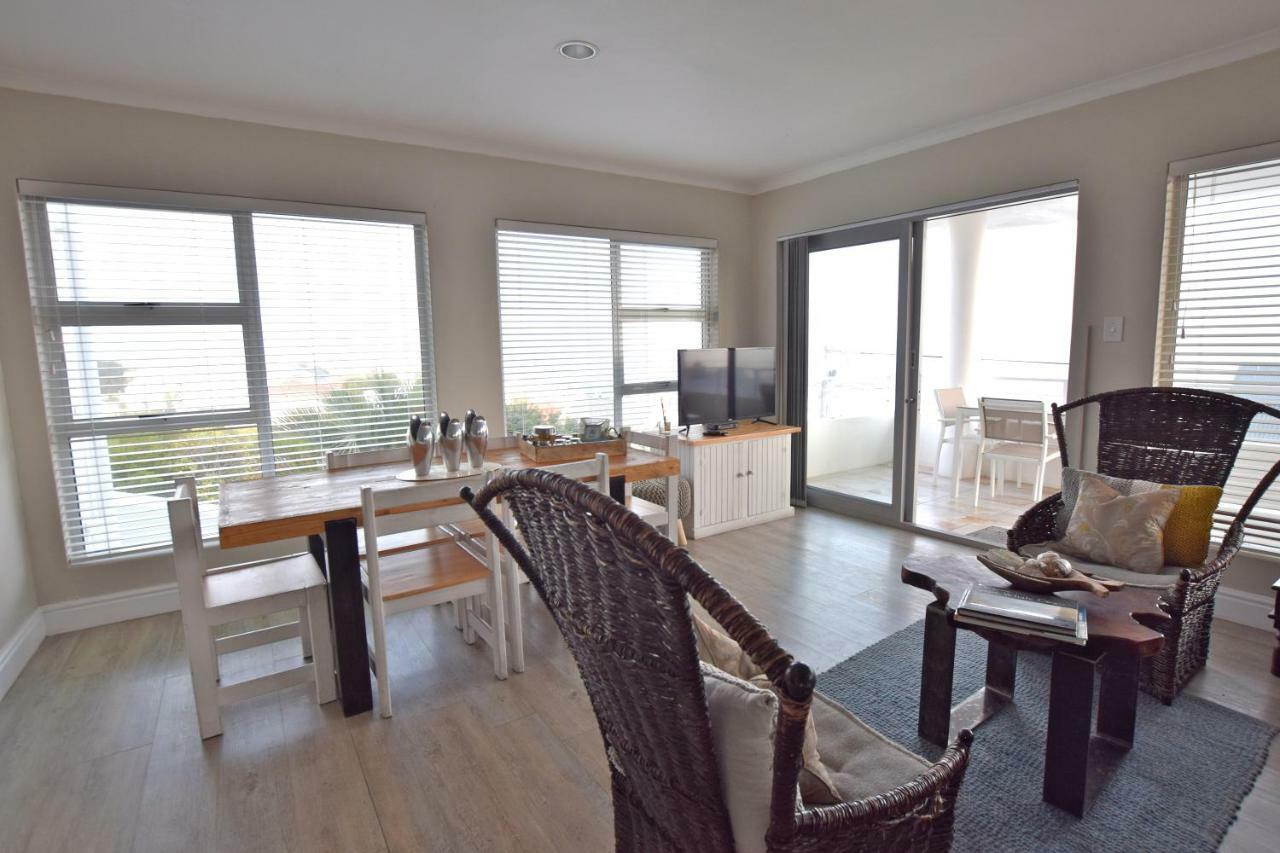 Apartment Dolphin House Херманус Екстериор снимка