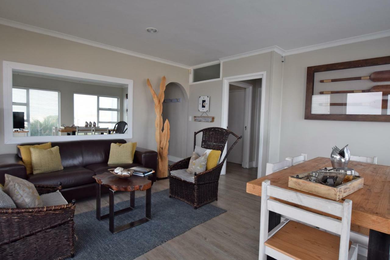 Apartment Dolphin House Херманус Екстериор снимка
